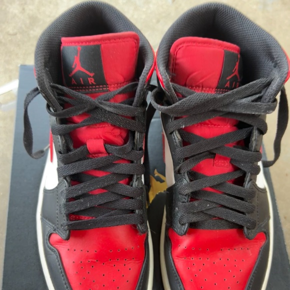 AIR JORDAN 1 MID BLACK/FIRE RED-WHITE NOIR/BLANC/ROUGE - Picture 2 of 5